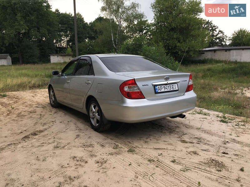 Toyota Camry (2004)