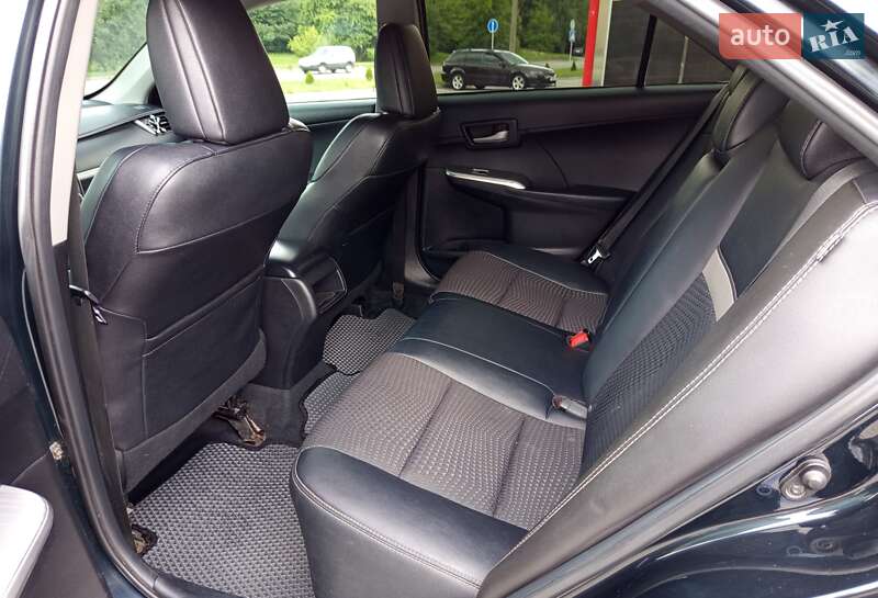 Toyota Camry (2013)
