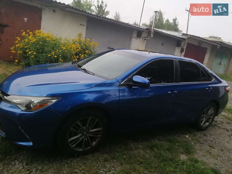 Toyota Camry (2017)