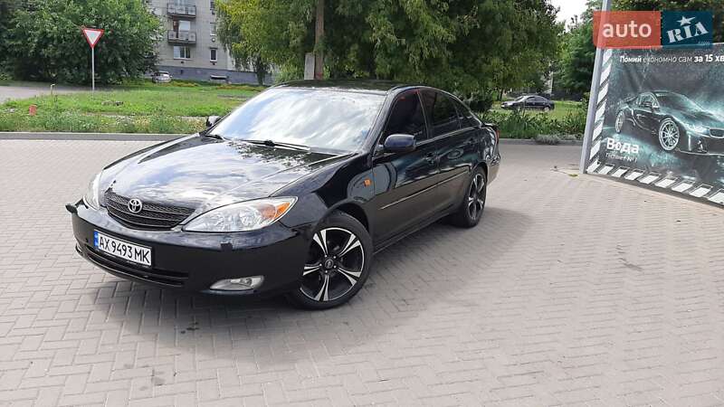 Toyota Camry (2004)