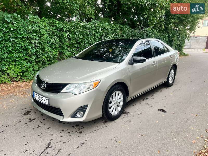 Toyota Camry (2013)