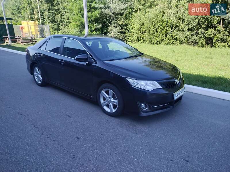 Toyota Camry (2013)