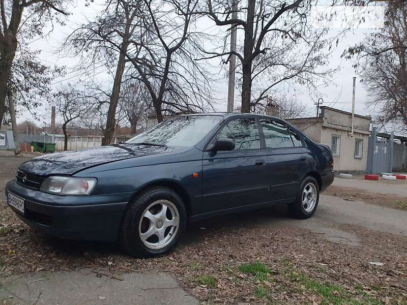 Toyota Carina e (1995)