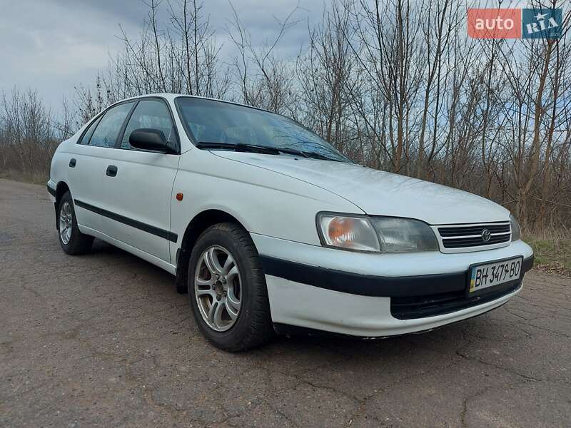 Toyota Carina e (1996)
