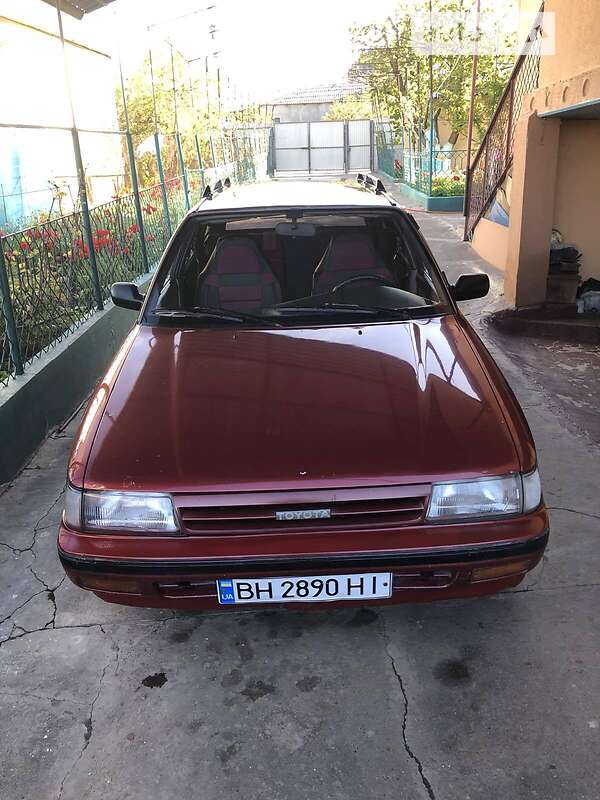 Toyota Carina (1989)