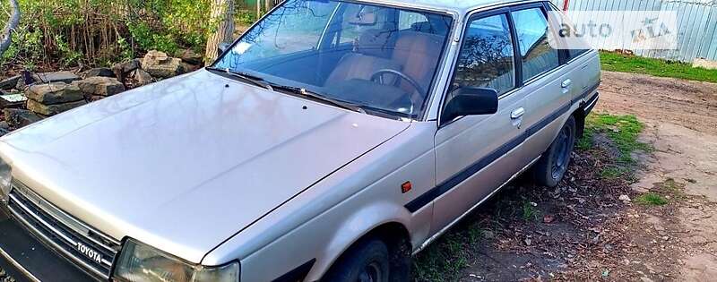 Toyota Carina (1986)