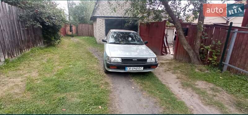 Toyota Carina (1988)