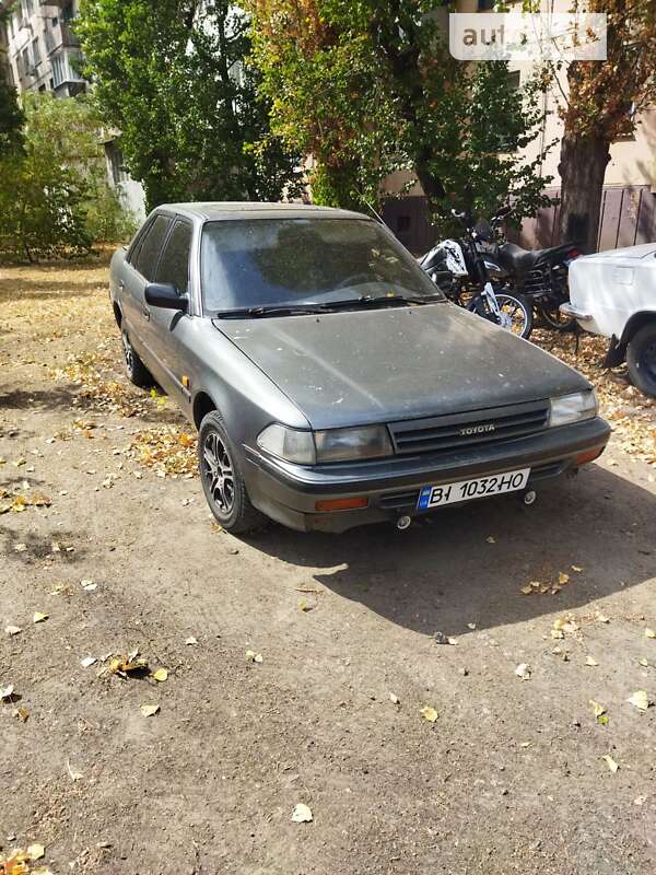 Toyota Carina (1988)