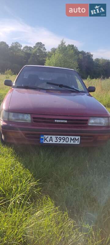 Toyota Carina (1990)