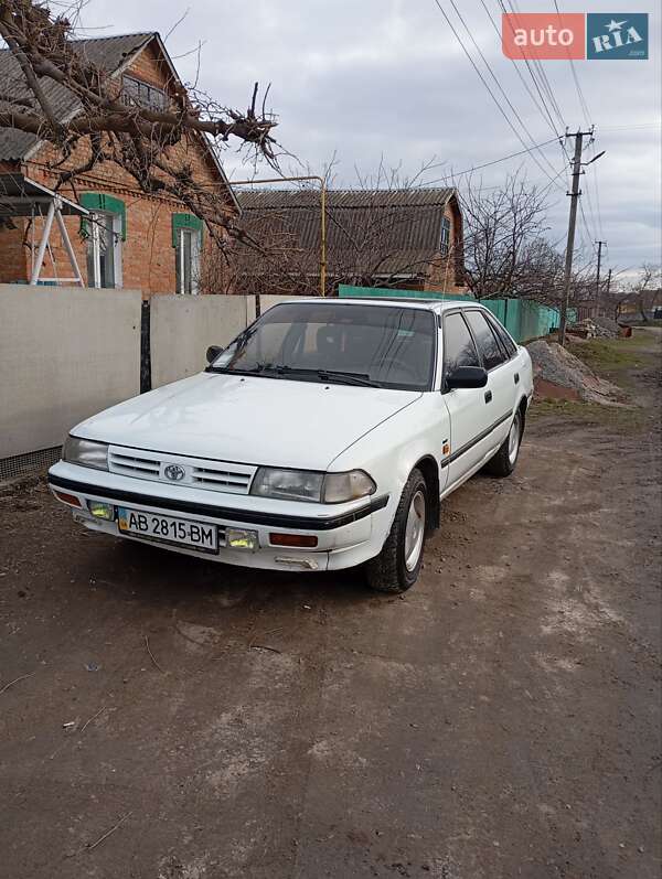 Toyota Carina (1989)