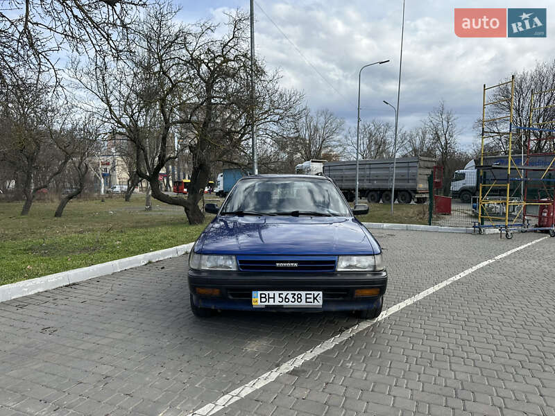 Toyota Carina (1989)
