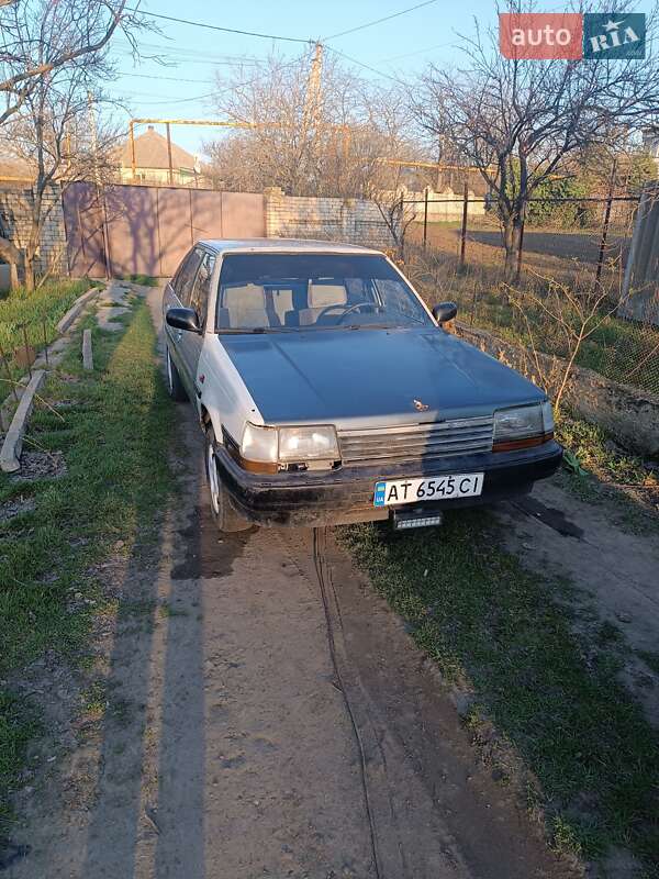 Toyota Carina (1988)