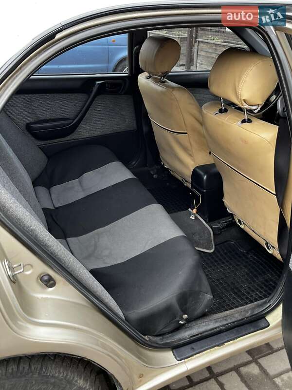 Toyota Carina (1993)