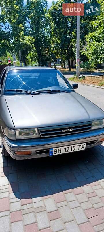 Toyota Carina (1990)