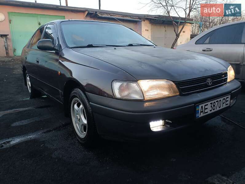 Toyota Carina (1993)