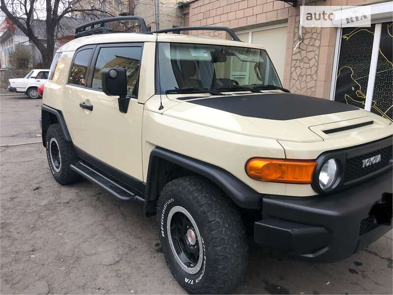Toyota Fj cruiser (2010)