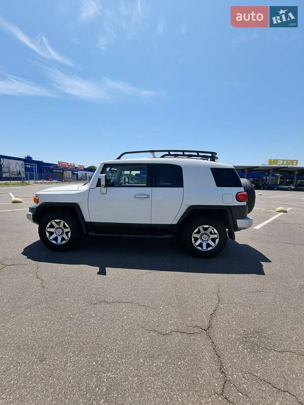 Toyota Fj cruiser (2013)