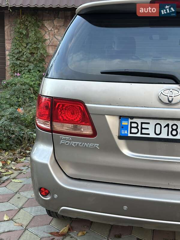 Toyota Fortuner (2005)