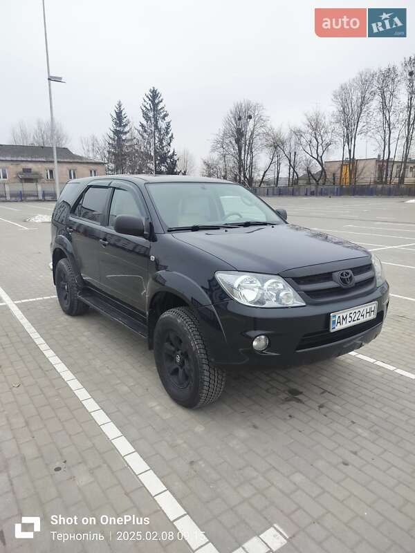 Toyota Fortuner (2005)