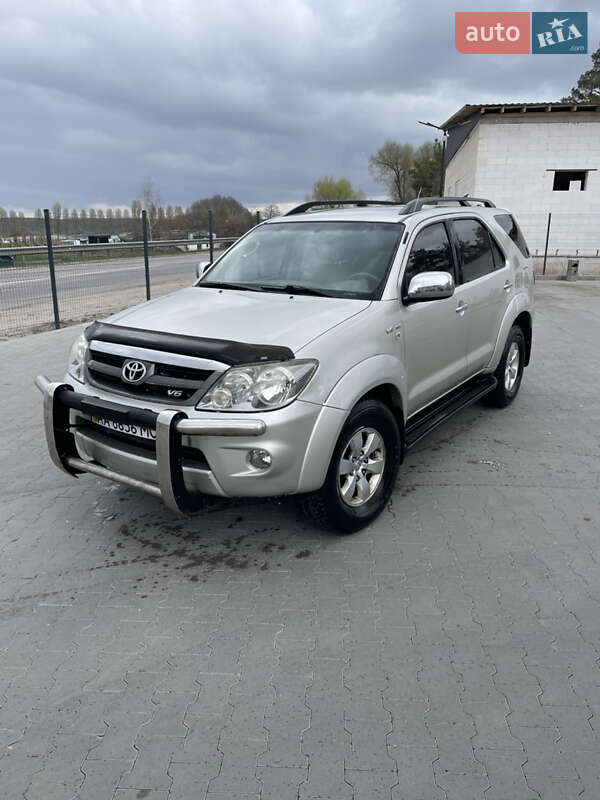 Toyota Fortuner (2007)