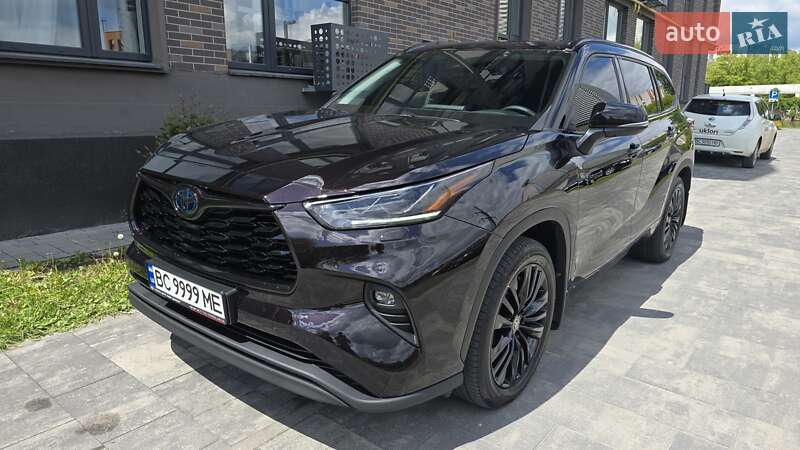 Toyota Highlander (2021)