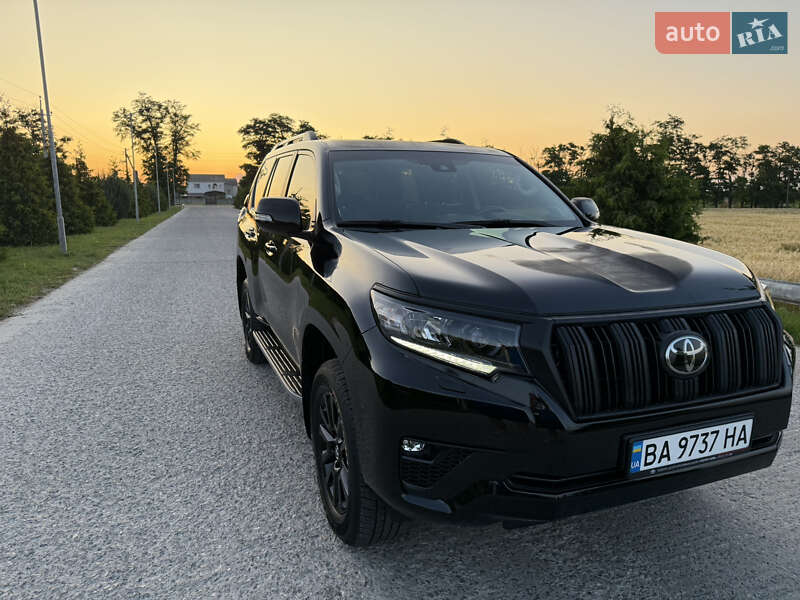 Toyota Land cruiser prado (2023)