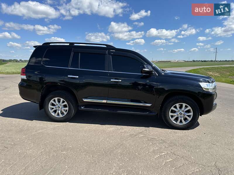 Toyota Land cruiser (2017)