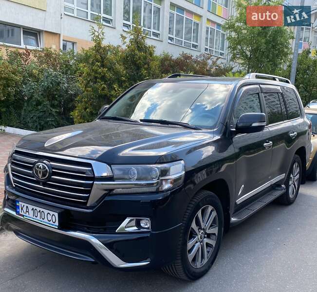 Toyota Land cruiser (2017)
