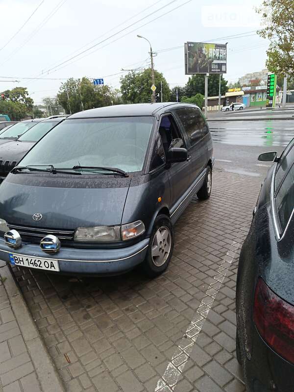 Toyota Previa (1990)