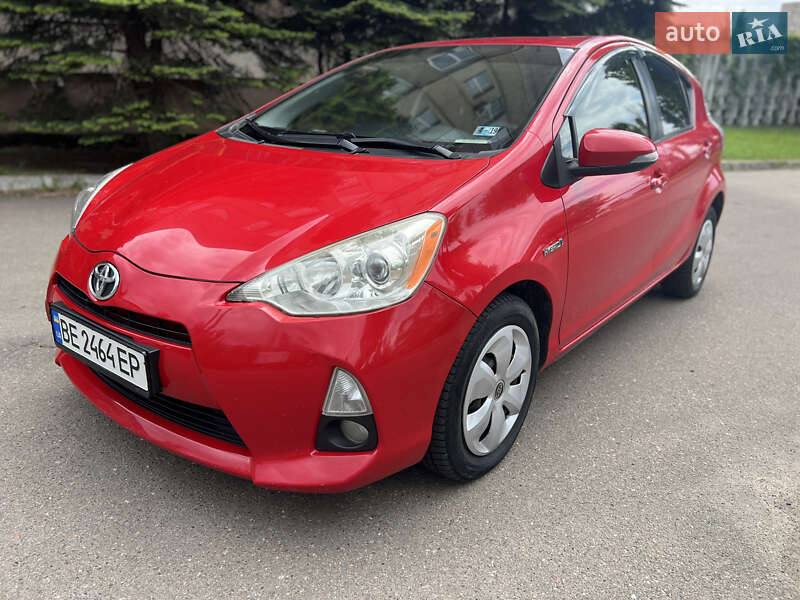 Toyota Prius c (2012)
