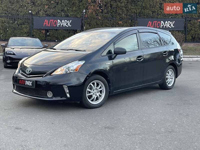 Toyota Prius v (2014)