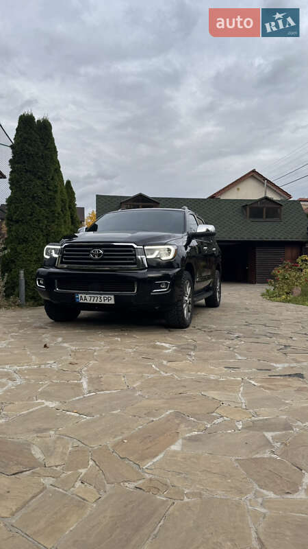 Toyota Sequoia (2016)