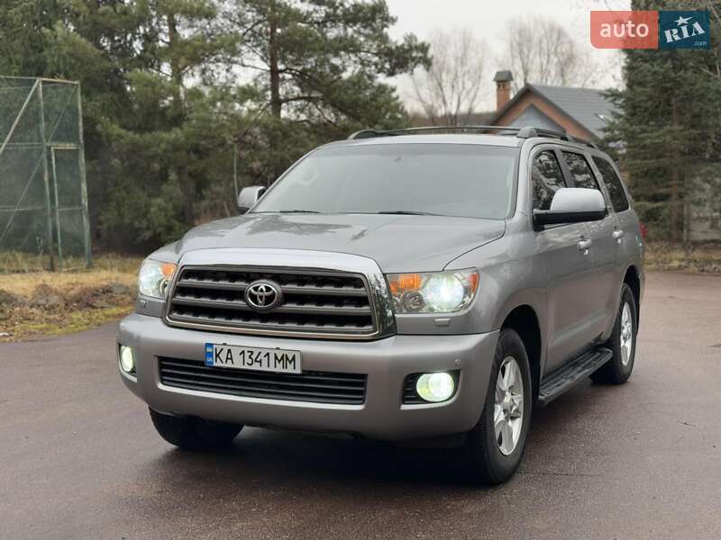 Toyota Sequoia (2016)