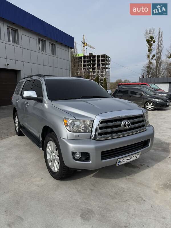 Toyota Sequoia (2015)