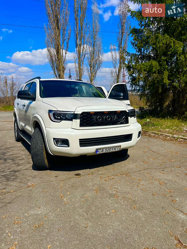 Toyota Sequoia (2012)
