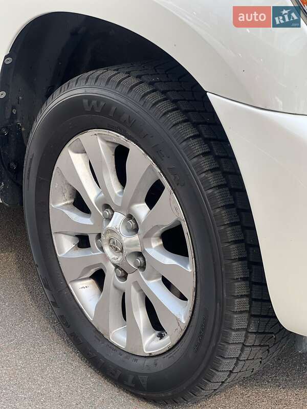 Toyota Sequoia (2011)