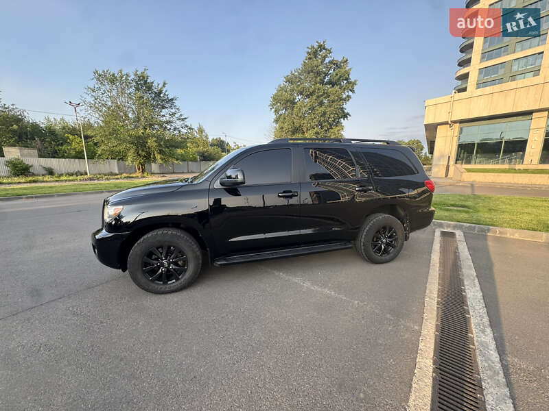 Toyota Sequoia (2017)