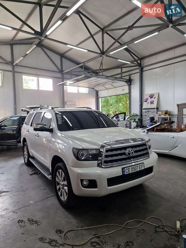 Toyota Sequoia (2015)