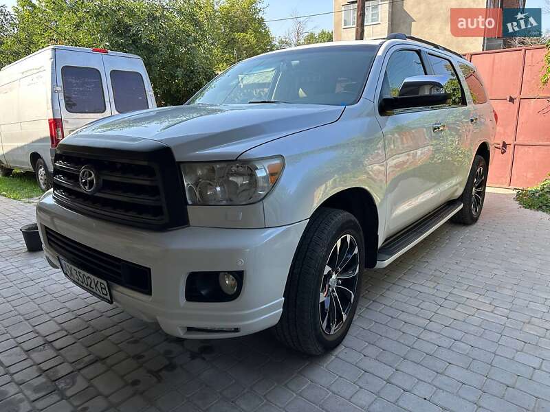 Toyota Sequoia (2010)