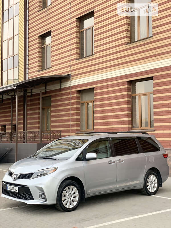 Toyota Sienna (2014)