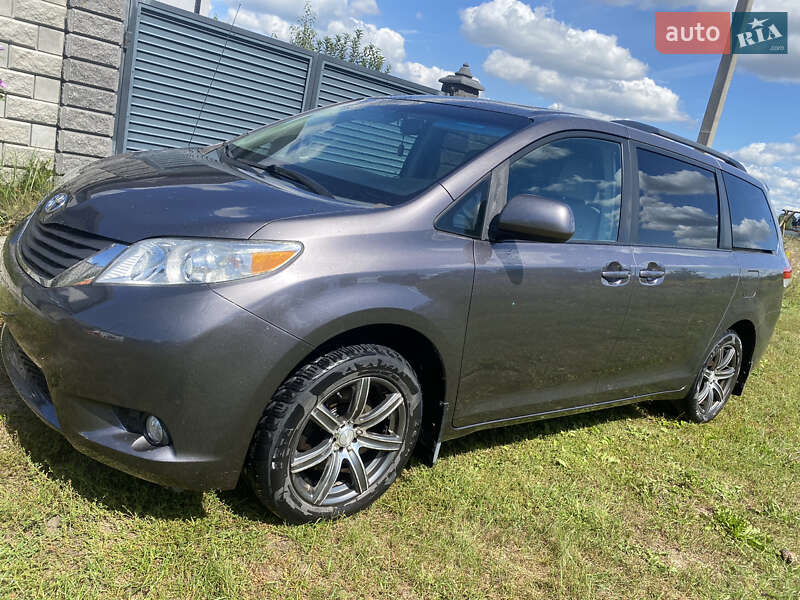 Toyota Sienna (2010)