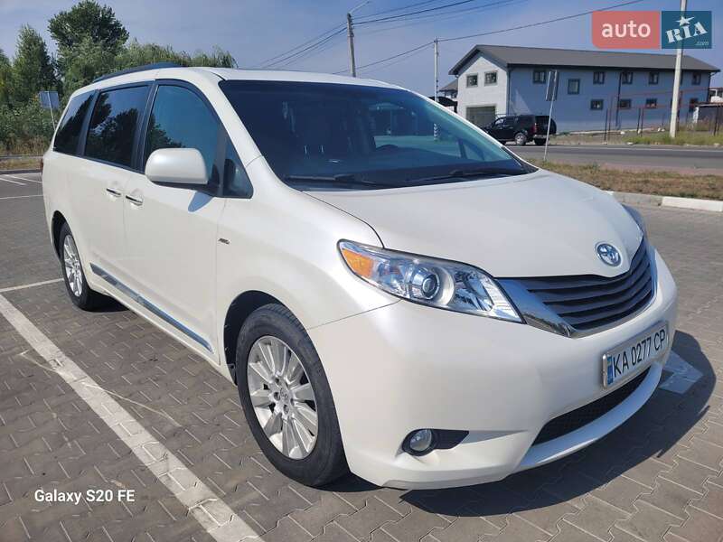 Toyota Sienna (2016)