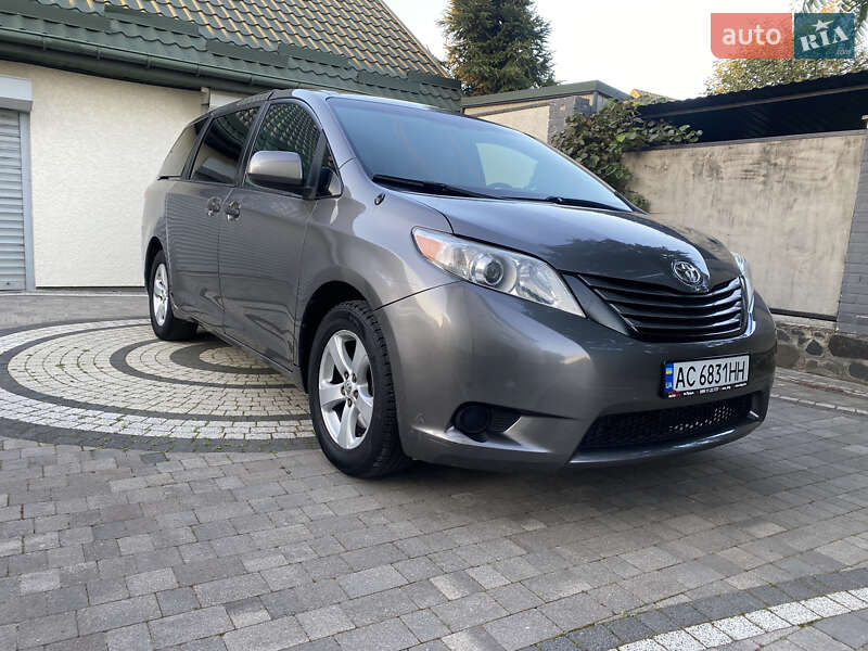 Toyota Sienna (2010)