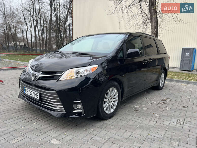 Toyota Sienna (2017)