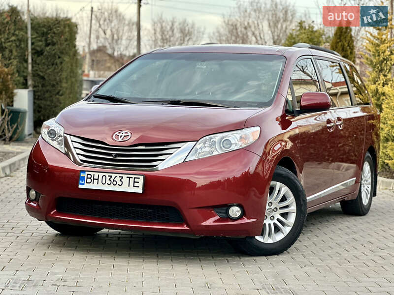 Toyota Sienna (2016)