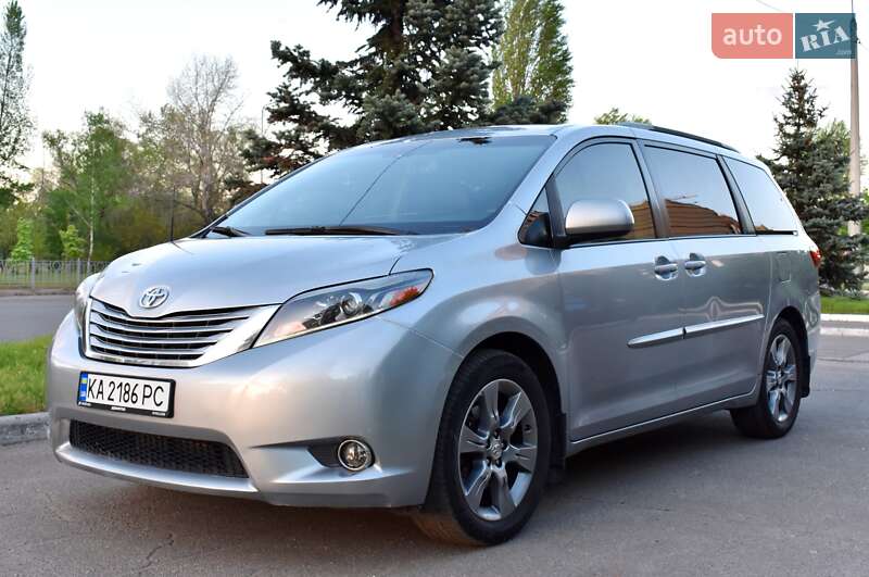 Toyota Sienna (2011)