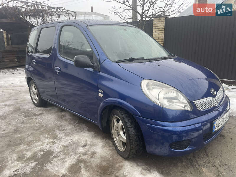 Toyota Yaris verso (2003)