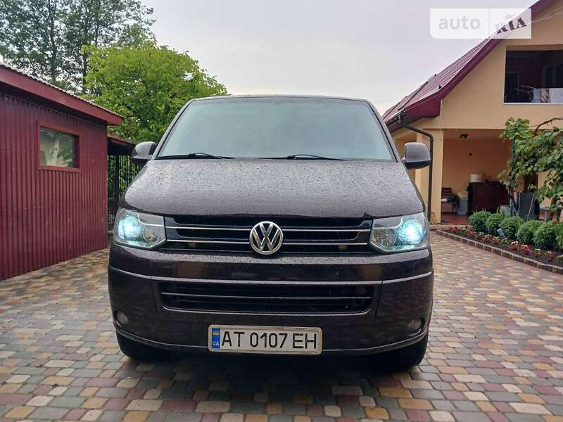 Volkswagen Caravelle (2011)