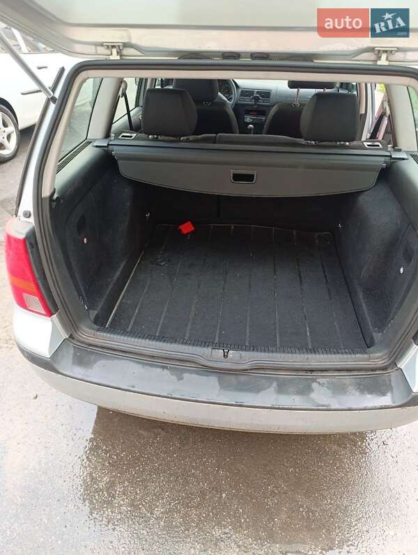 Volkswagen Golf (2003)