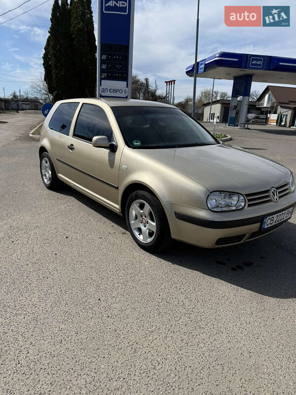 Volkswagen Golf (2003)